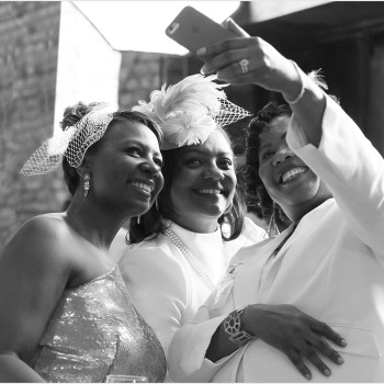 Click Ladies Selfie